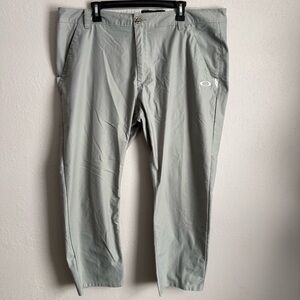 Men’s 40x32 Light Gray Oakley Sporty Business Casual Lightweight Flat Front Pant
